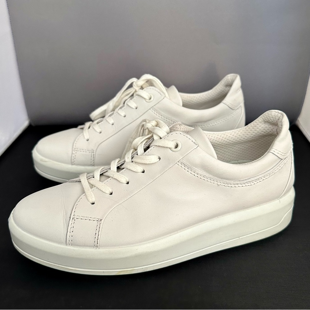 Women’s Ecco Shoes Size 36 (US Women’s 5 - 5 1/2 ).
